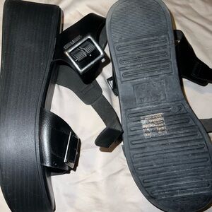 Black platform sandal